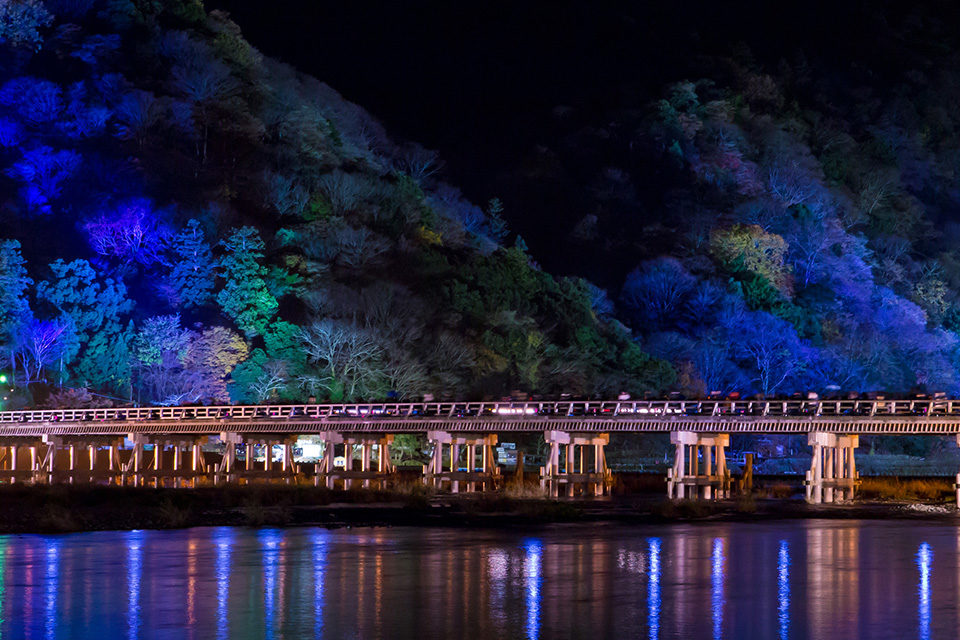 見下ろすもよし 眺めるもよし 京都の絶景に欠かせない 橋 と紅葉を心行くまで満喫できるスポットをご紹介 Caedekyoto カエデ京都 紅葉と伝統美を引き継ぐバッグ