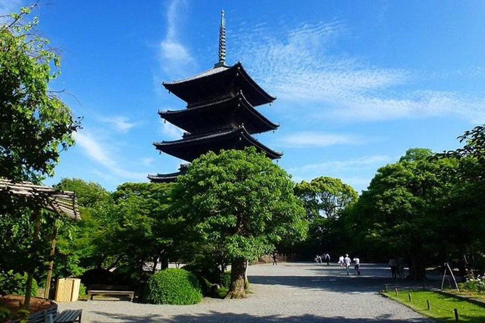 東寺は京都の世界遺産 五重塔だけでない魅力を一挙ご紹介 Caedekyoto カエデ京都 紅葉と伝統美を引き継ぐバッグ