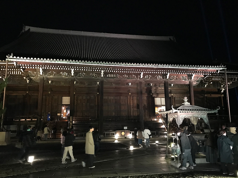 京都の知恩院のライトアップ