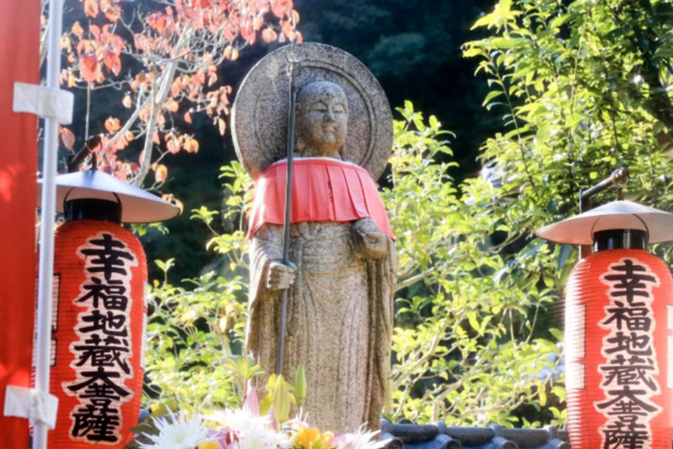 鈴虫寺へ行って幸福地蔵様に願い事を叶えてもらいませんか Caedekyoto カエデ京都 紅葉と伝統美を引き継ぐバッグ