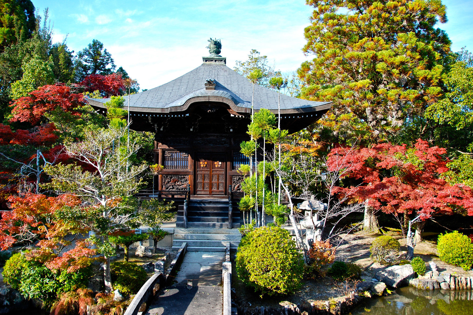 京都を訪れて秋のデートを満喫しませんか 秋のデートにおすすめの京都観光スポットをご紹介 Caedekyoto カエデ京都 紅葉と伝統美を引き継ぐバッグ