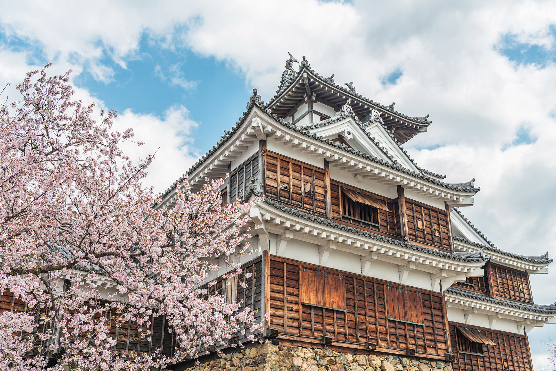 京都の中でも1番古いとされる銭湯 桜湯 レトロな雰囲気の中で身も心も癒されてみませんか Caedekyoto カエデ京都 紅葉と伝統美を引き継ぐバッグ