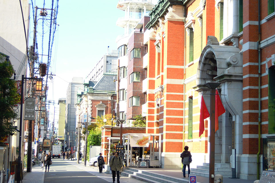 明治 大正時代の近代建築の宝庫 京都 三条通のレトロビル探訪を楽しもう Caedekyoto カエデ京都 紅葉と伝統美を引き継ぐバッグ