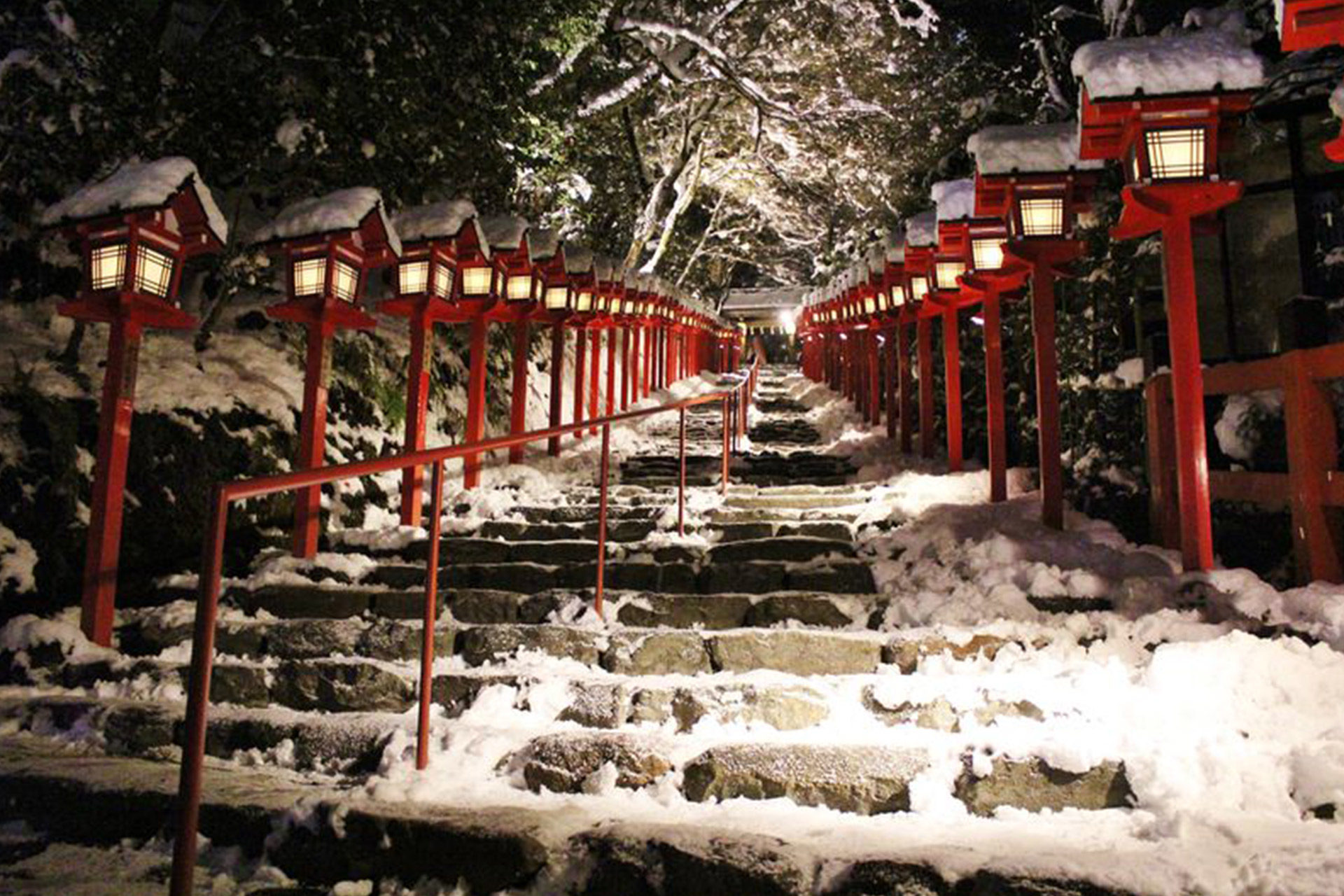 京都の貴船神社ライトアップ
