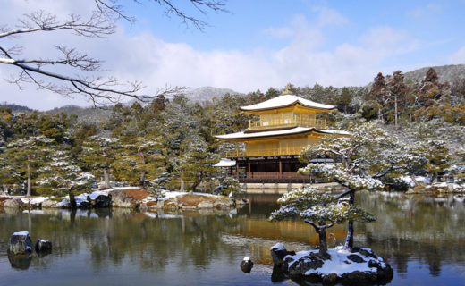 金閣寺の雪景色