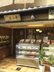 レトロな喫茶店の名物ゼリー