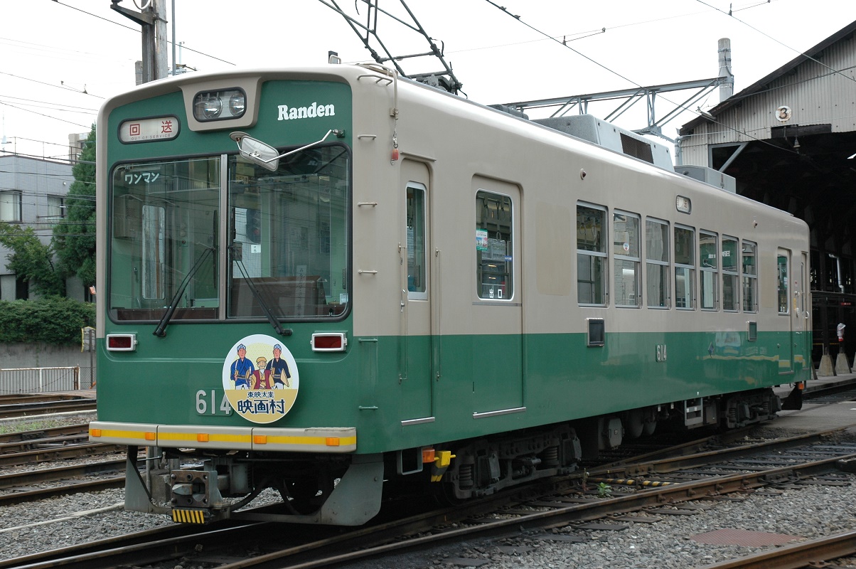 レトロな路面電車 嵐電で嵐山へ出かけませんか Caedekyoto カエデ京都 紅葉と伝統美を引き継ぐバッグ