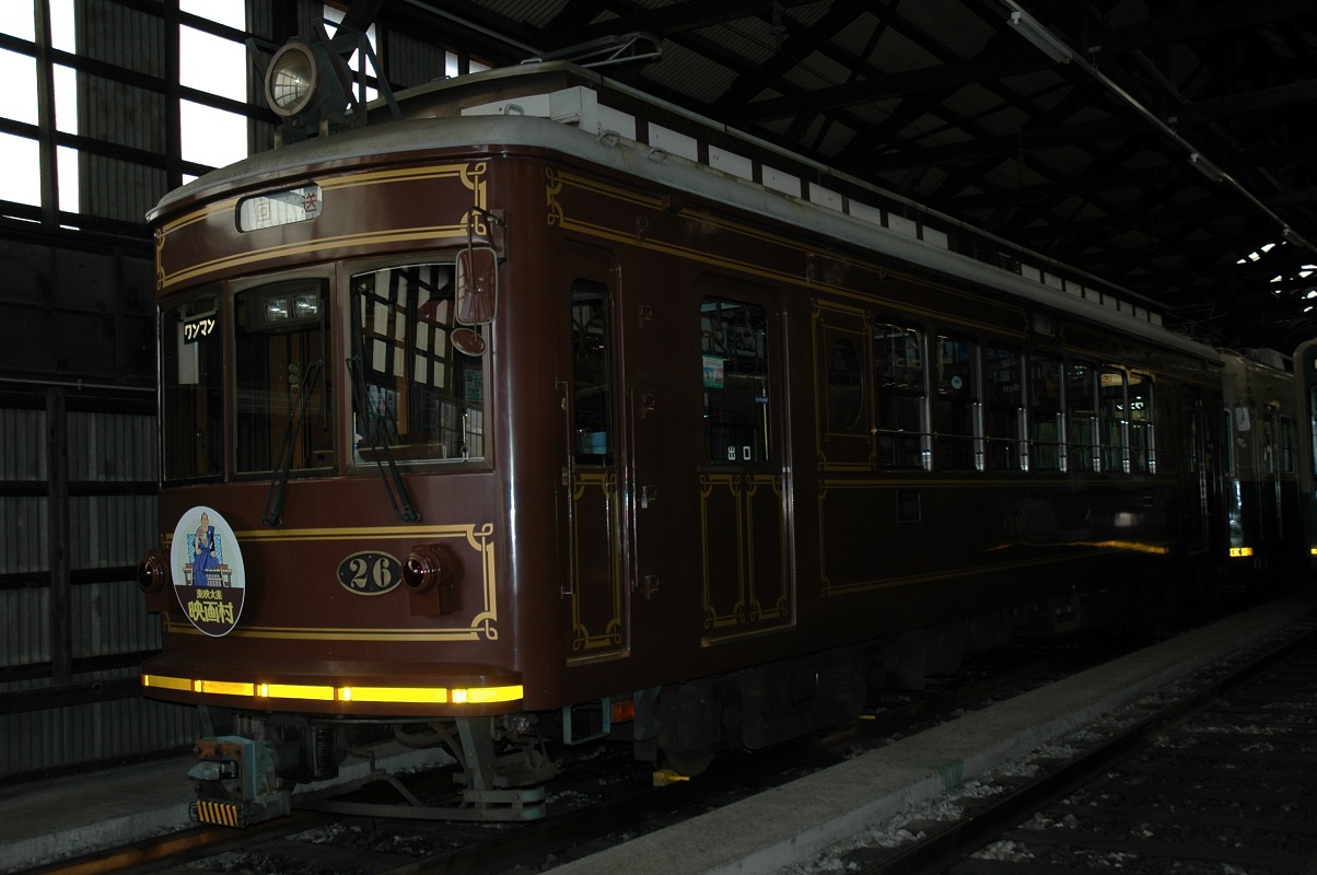 レトロな路面電車 嵐電で嵐山へ出かけませんか Caedekyoto カエデ京都 紅葉と伝統美を引き継ぐバッグ